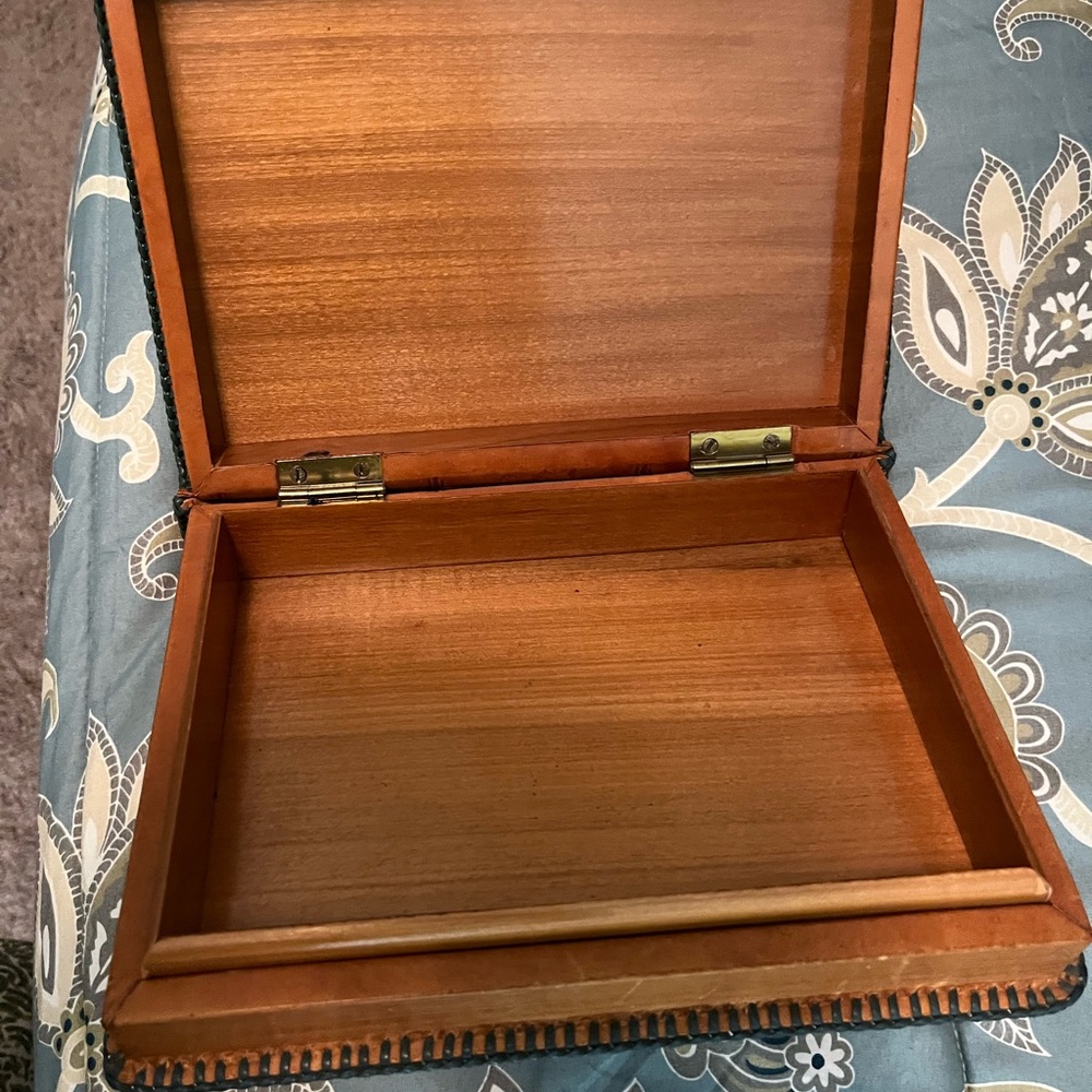 Embossed Leather box New - Picture 4 of 5